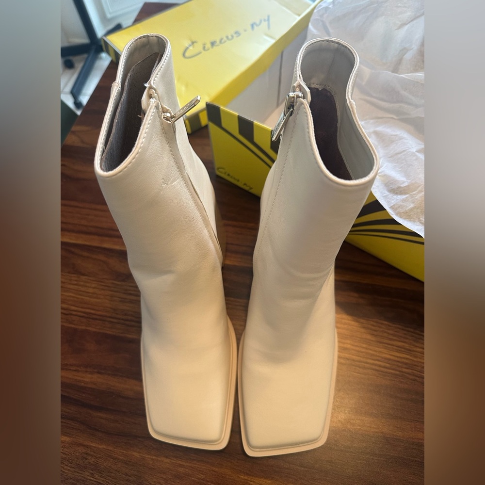 Circus By Sam Edelman Layla Modern Ivory Square Toe Stacked Heel Boots 9.5 - Picture 7 of 9